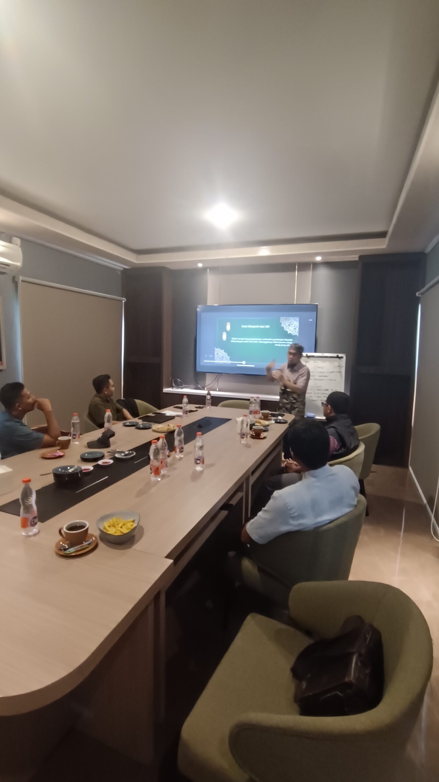 Kegiatan diskusi pajak bersama klien